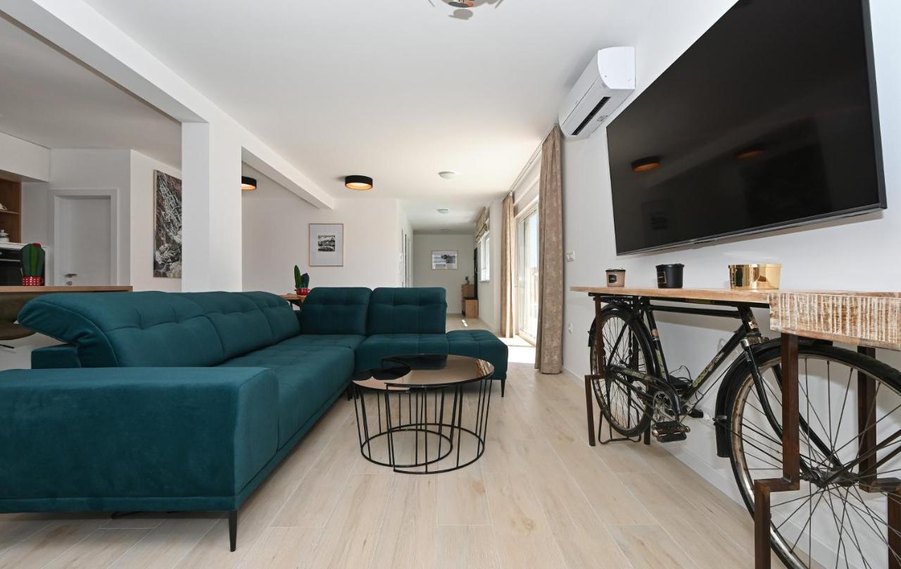 Luxury Apartment Maravic With Private Pool โตรกีร์ ภายนอก รูปภาพ
