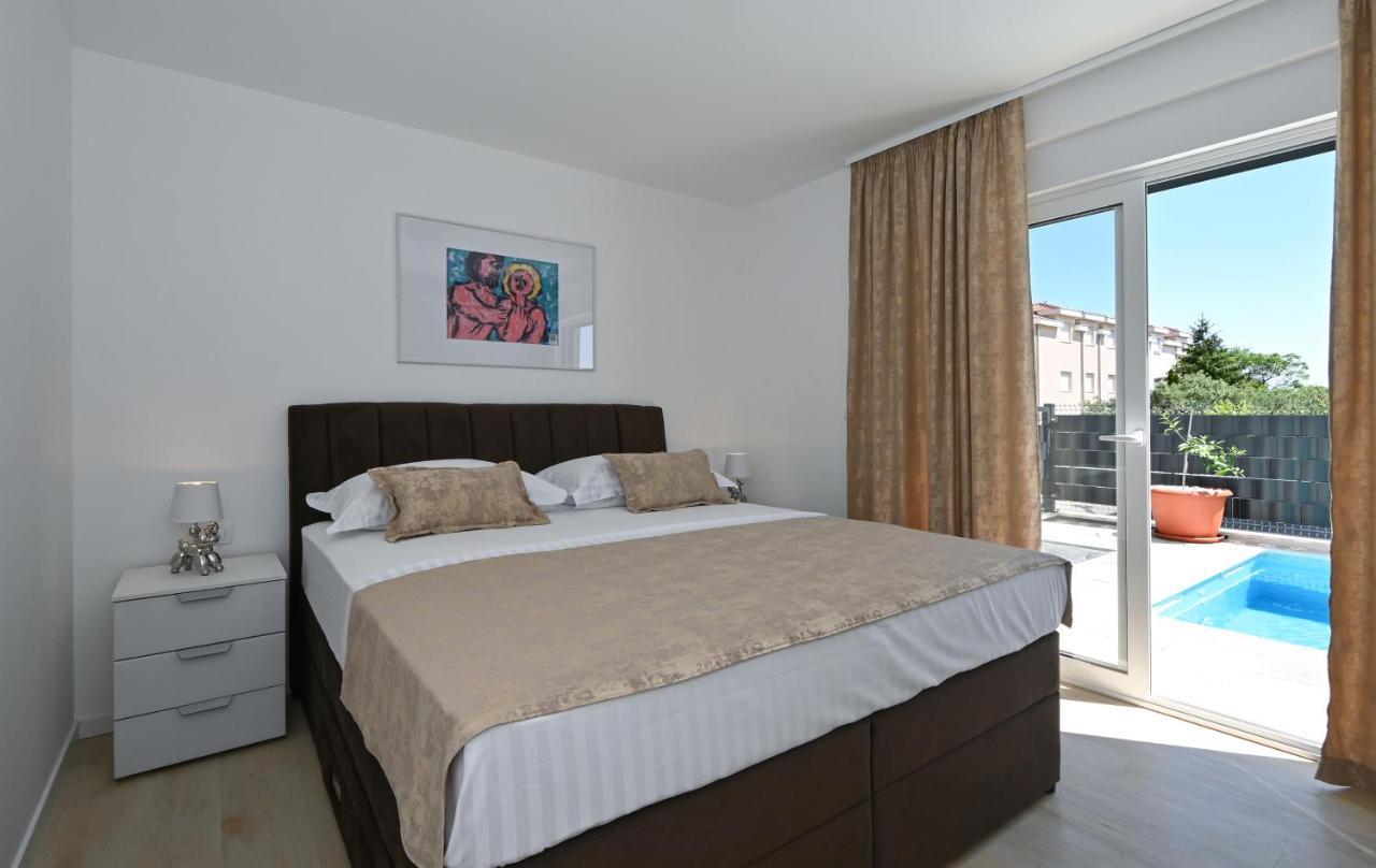 Luxury Apartment Maravic With Private Pool โตรกีร์ ภายนอก รูปภาพ