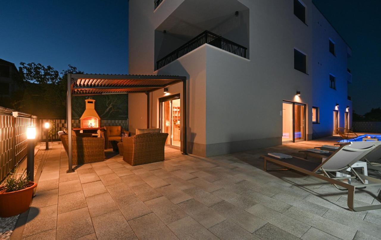 Luxury Apartment Maravic With Private Pool โตรกีร์ ภายนอก รูปภาพ