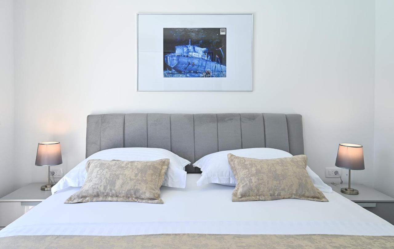 Luxury Apartment Maravic With Private Pool โตรกีร์ ภายนอก รูปภาพ