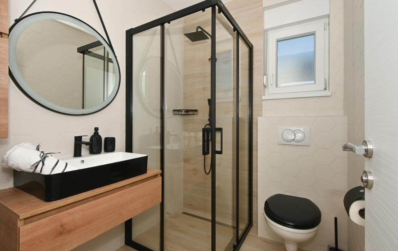 Luxury Apartment Maravic With Private Pool โตรกีร์ ภายนอก รูปภาพ