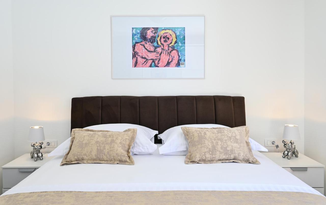 Luxury Apartment Maravic With Private Pool โตรกีร์ ภายนอก รูปภาพ