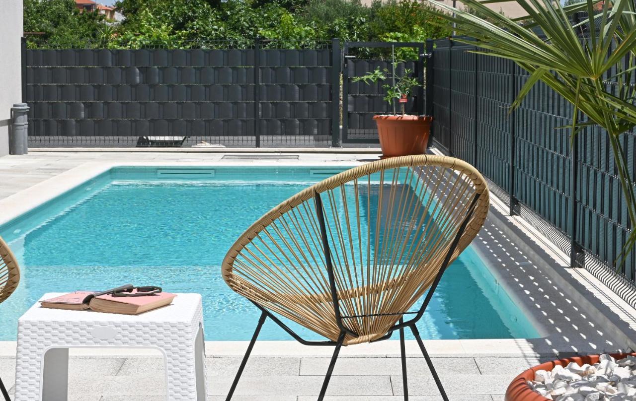 Luxury Apartment Maravic With Private Pool โตรกีร์ ภายนอก รูปภาพ