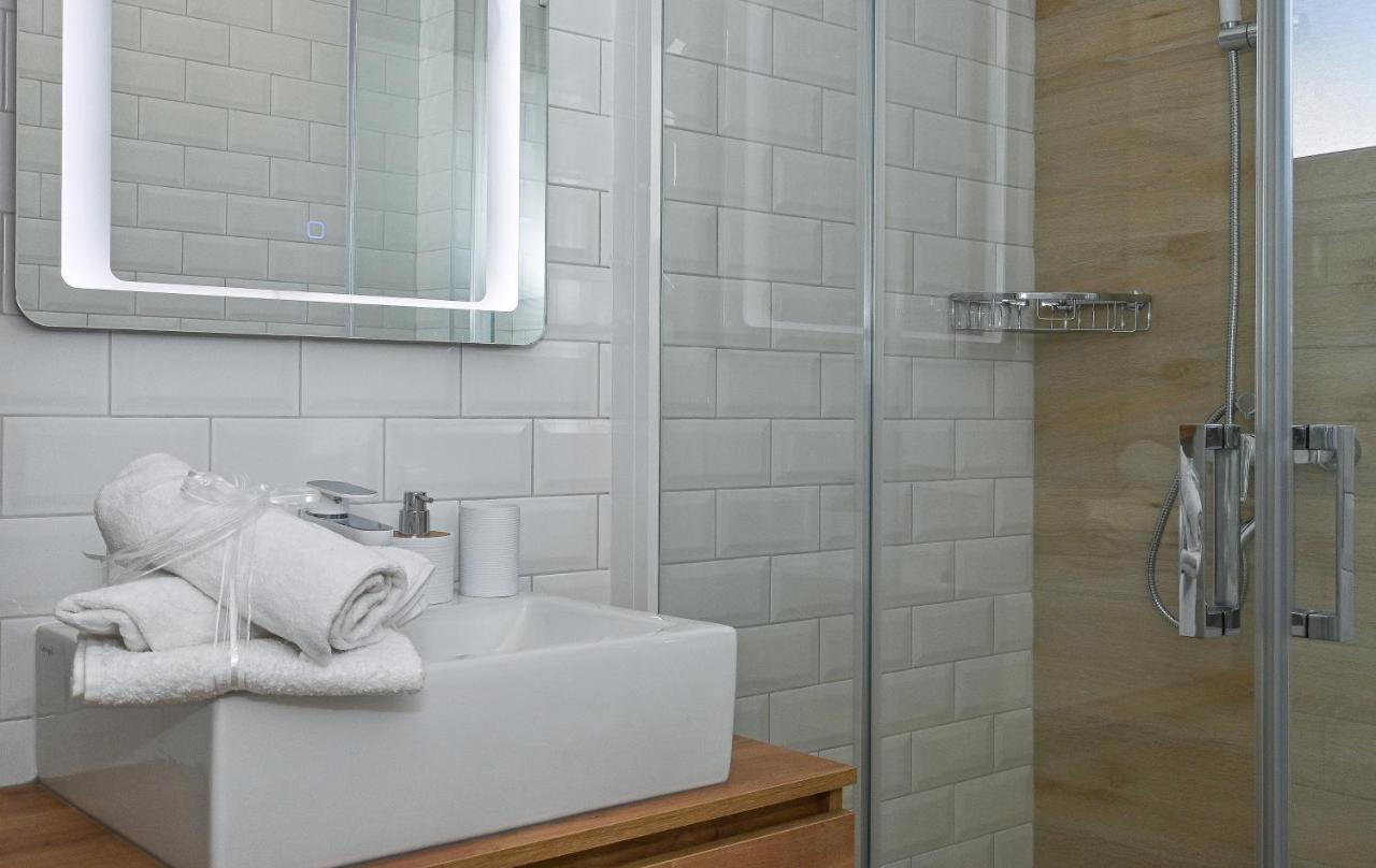 Luxury Apartment Maravic With Private Pool โตรกีร์ ภายนอก รูปภาพ